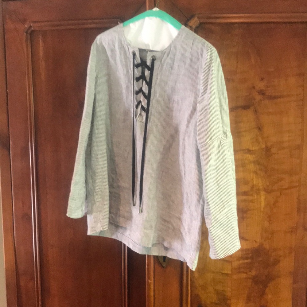 At. Roche Chic Linen top with bell sleeves